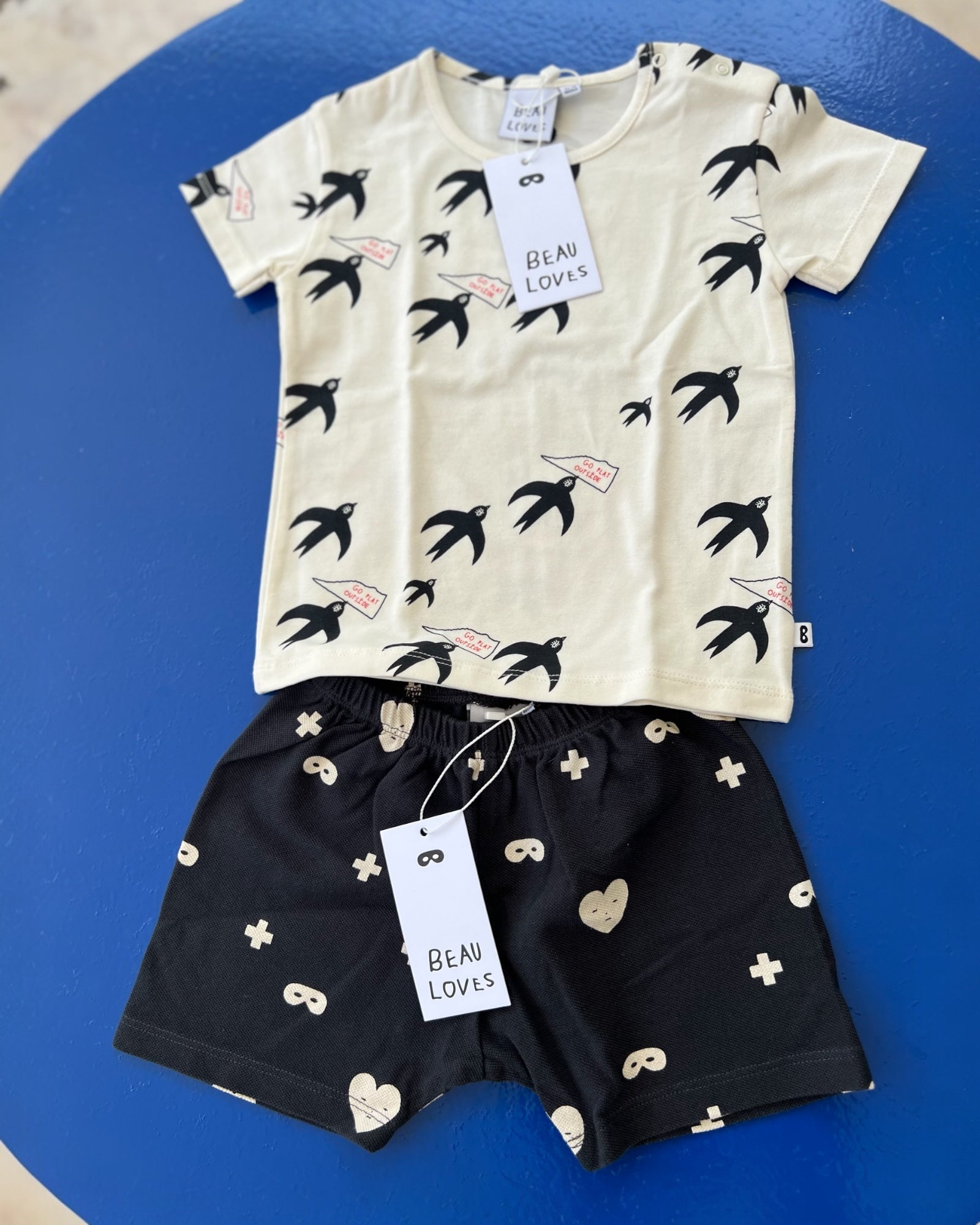 Baby Set 4: T-shirt Natural Birds +Black Hearts Short